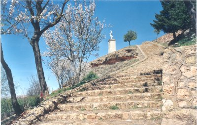 MONTÉE AU CHÂTEAU